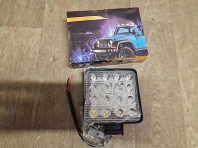 Lot 36 - 48w LED Work Light, 12/24Volt, IP67 Waterproof, 6000k White (2 of)