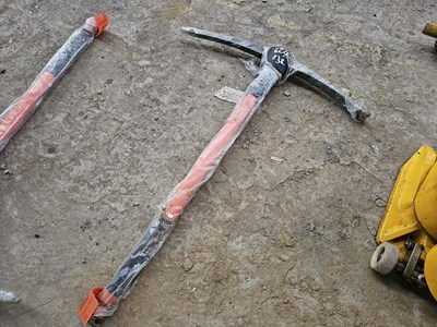 Lot 112 - Unused Carters Shocksafe Pick Axe
