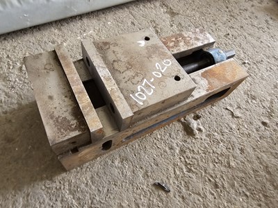 Lot 493 - Engineers Vice