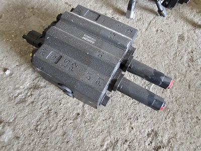 Lot 7 - Unused AKON Valve Block
