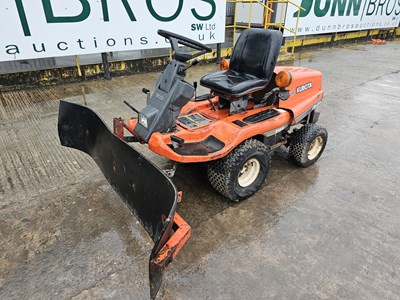 Lot 44 - Kubota F1900 4WD Diesel Ride On Scraper